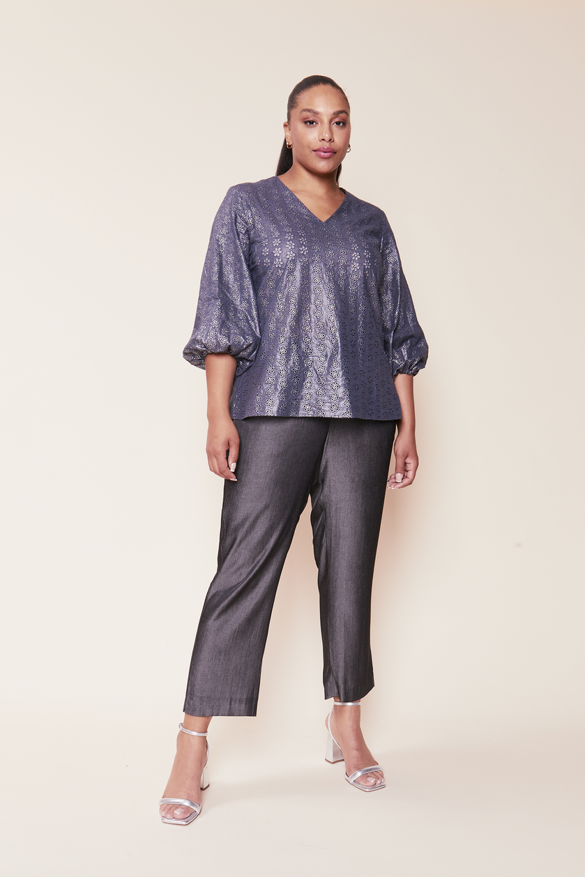 Chambray Fluid Denim Trousers Black with a plus size top