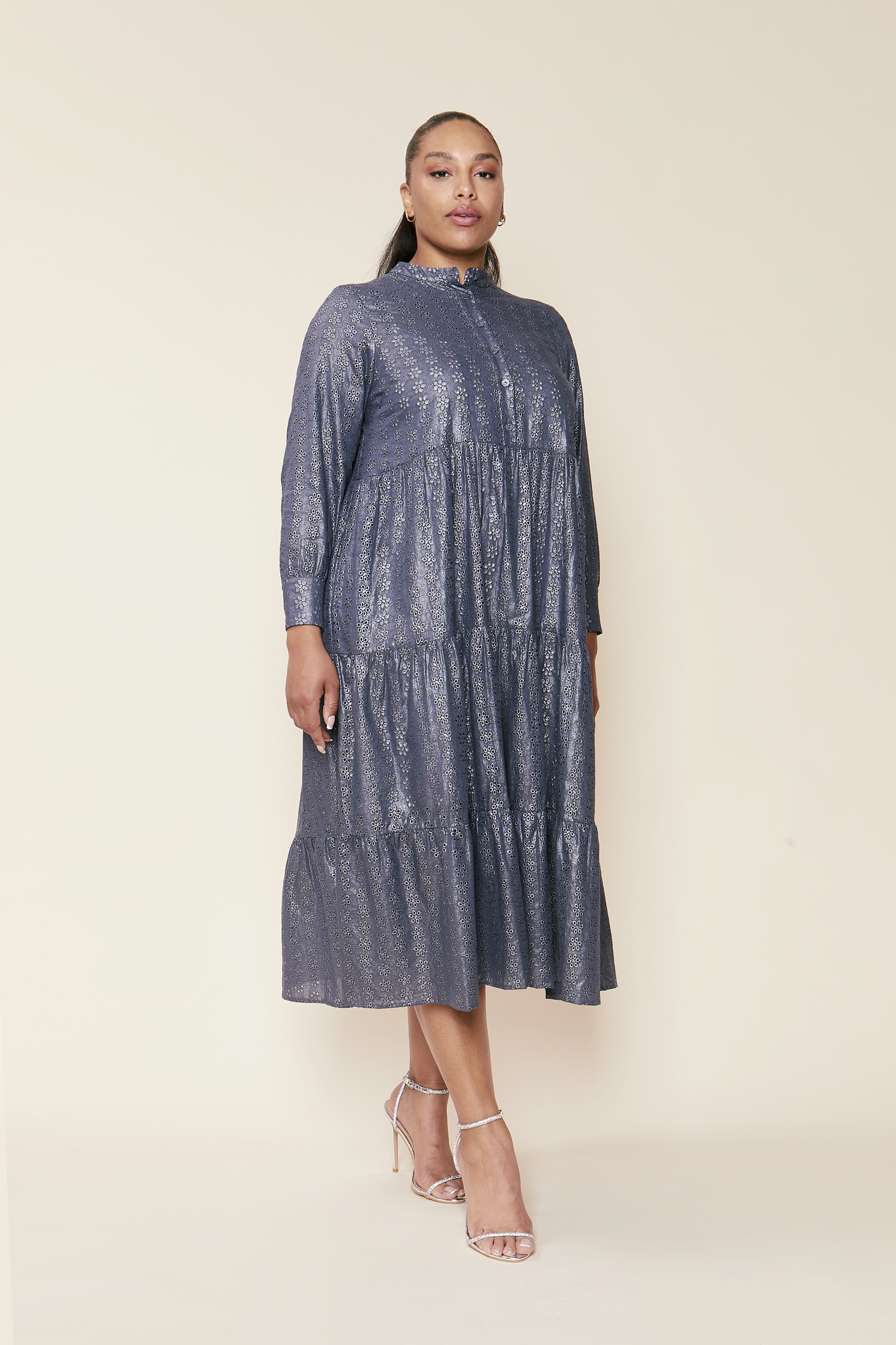 Metallic Tiered Broderie Anglaise Dress MAXI, Plus-size. THE HOURMetallic Tiered Broderie Anglaise Dress MAXI, Plus-size. THE HOUR Evening outfit