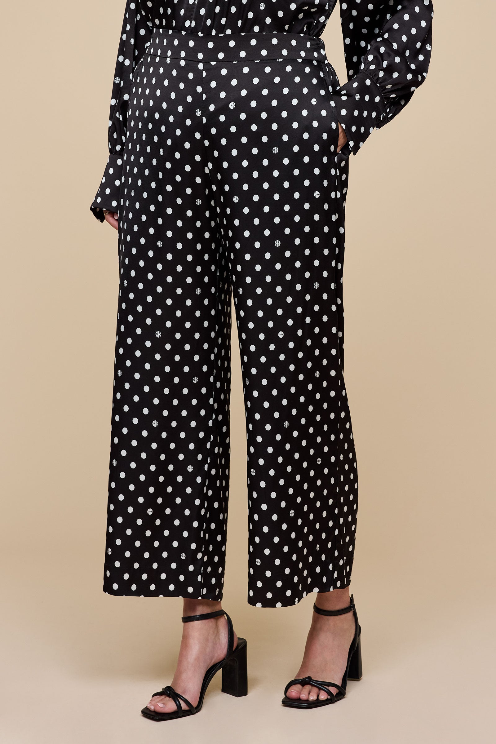 Close-up of side pocket and waistband detail plus size pants THE HOUR