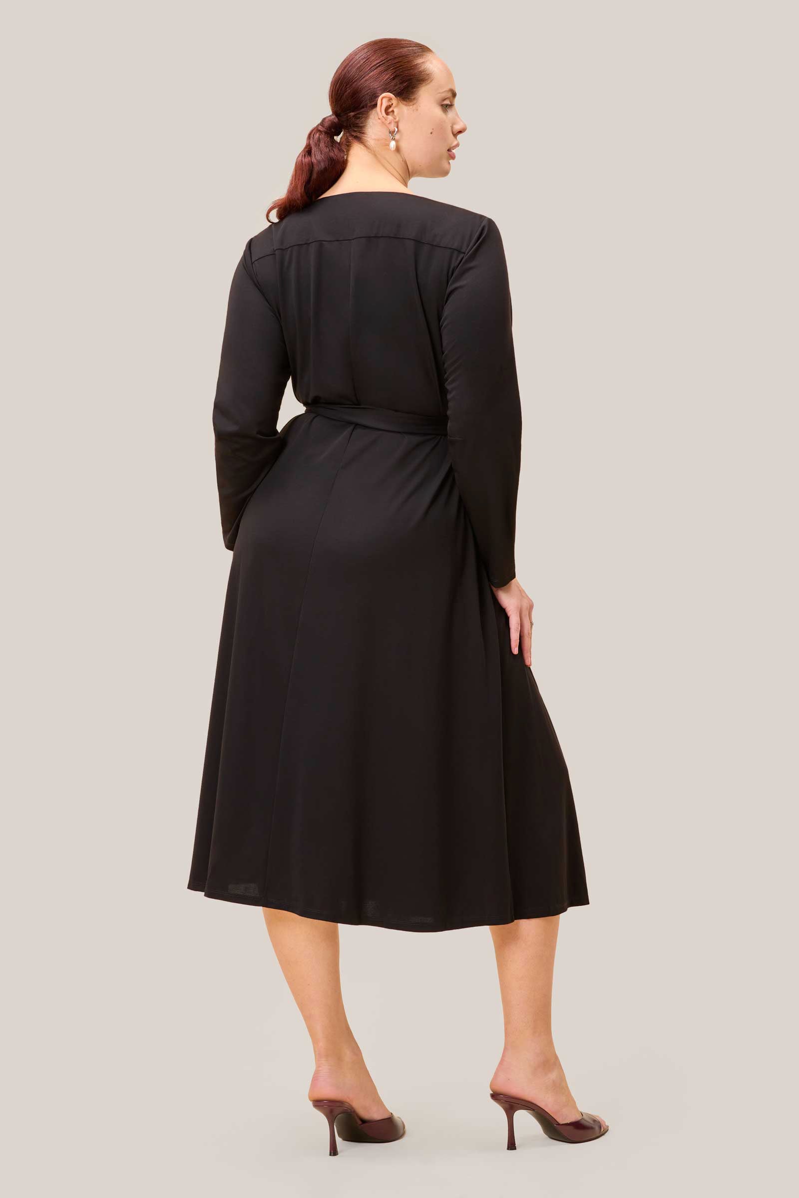 Back view of plus size black jersey midi dress with long sleeves – The Hour