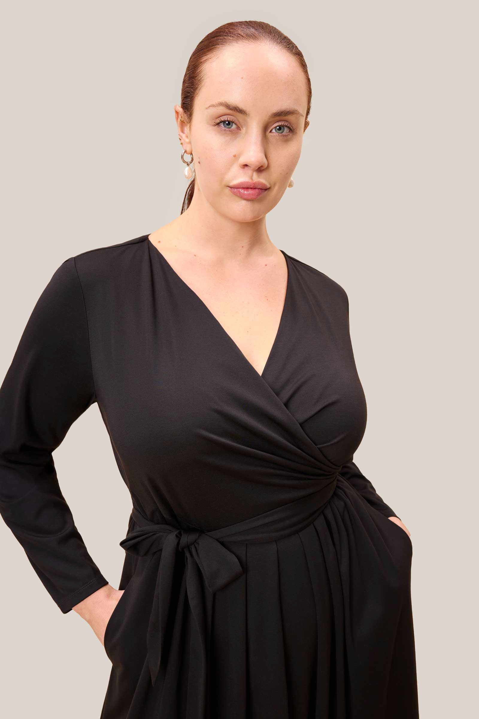 Curve flattering V-neck black faux wrap midi dress – The Hour