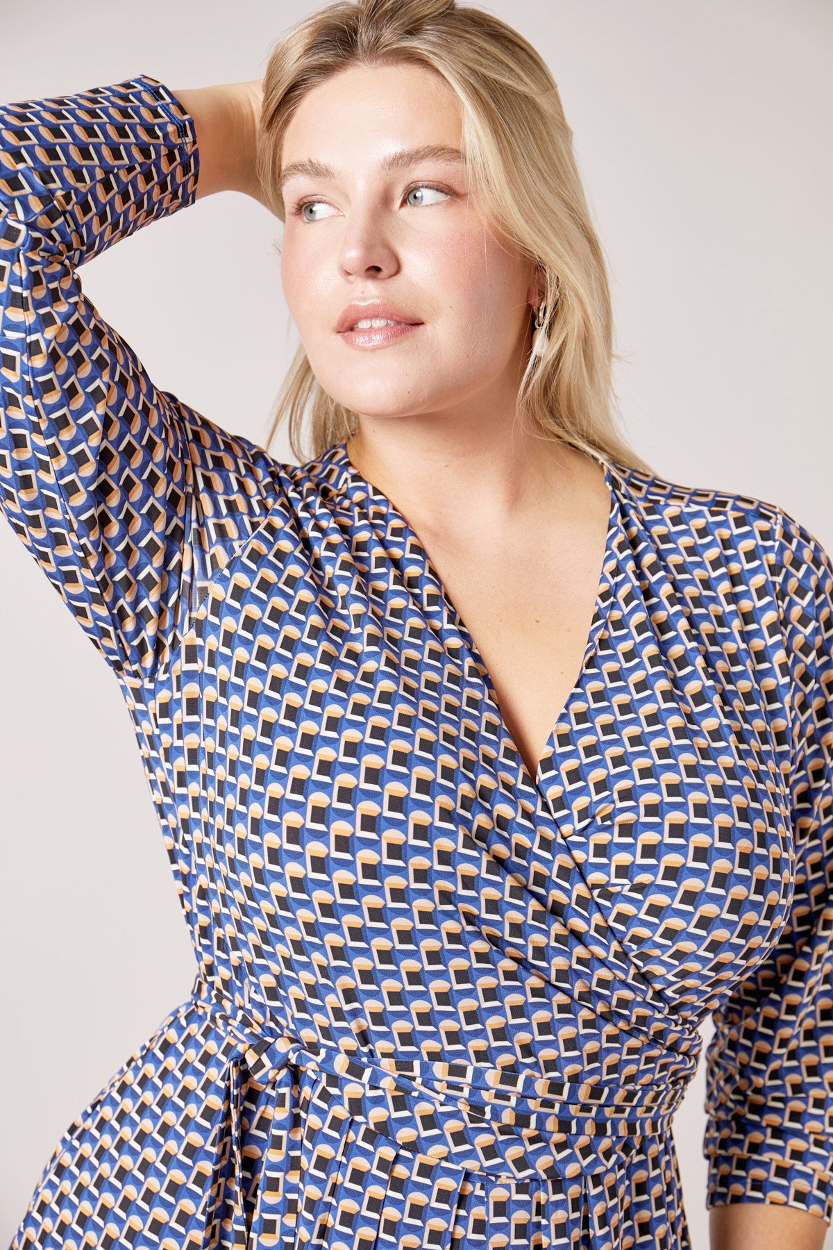 THEHOUR-Plus-size-Jersey-wrap-dress-blue-print