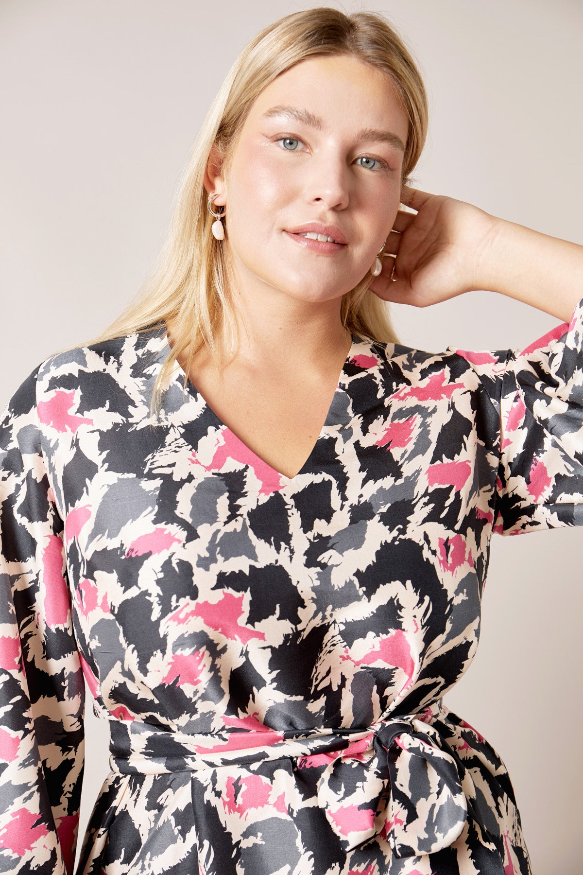 THE HOUR  Dress Plus Size