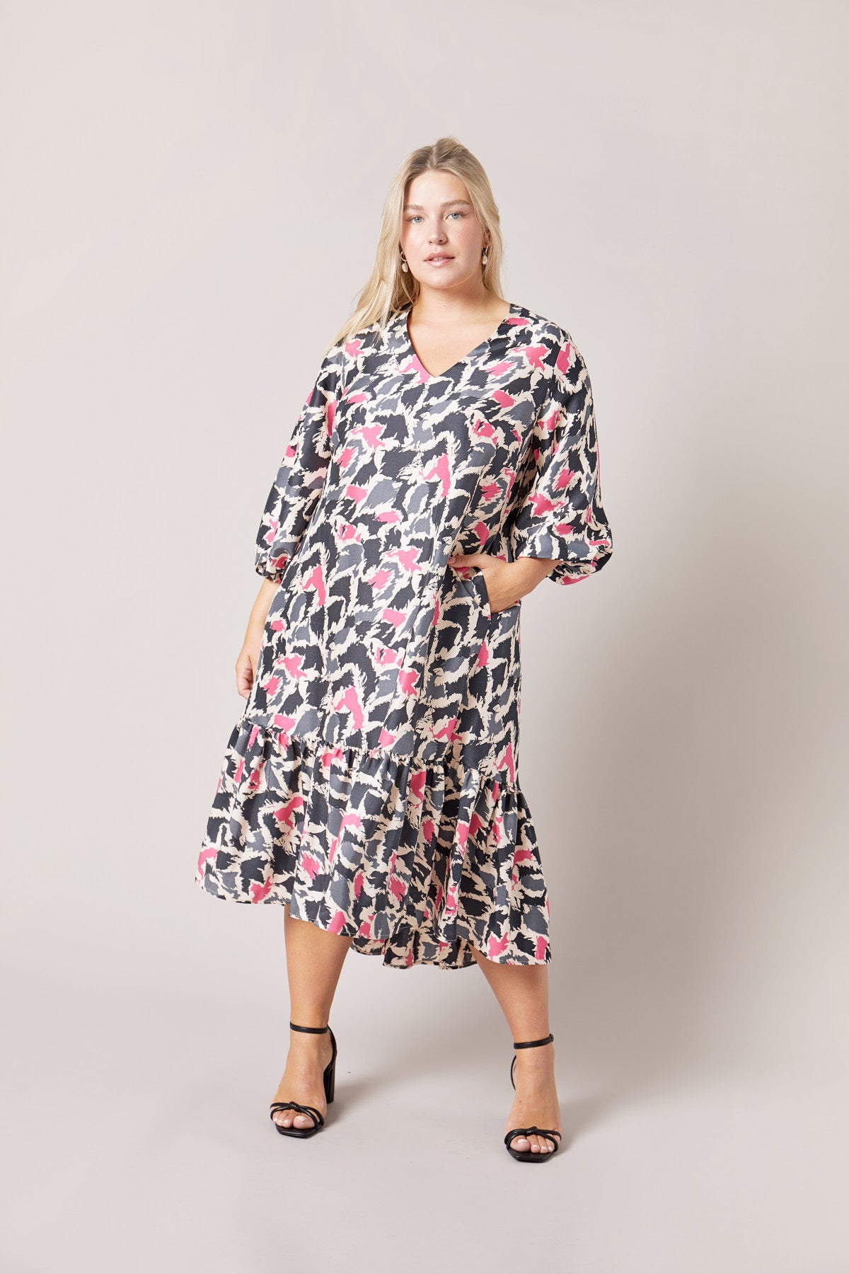 THE HOUR curvy model