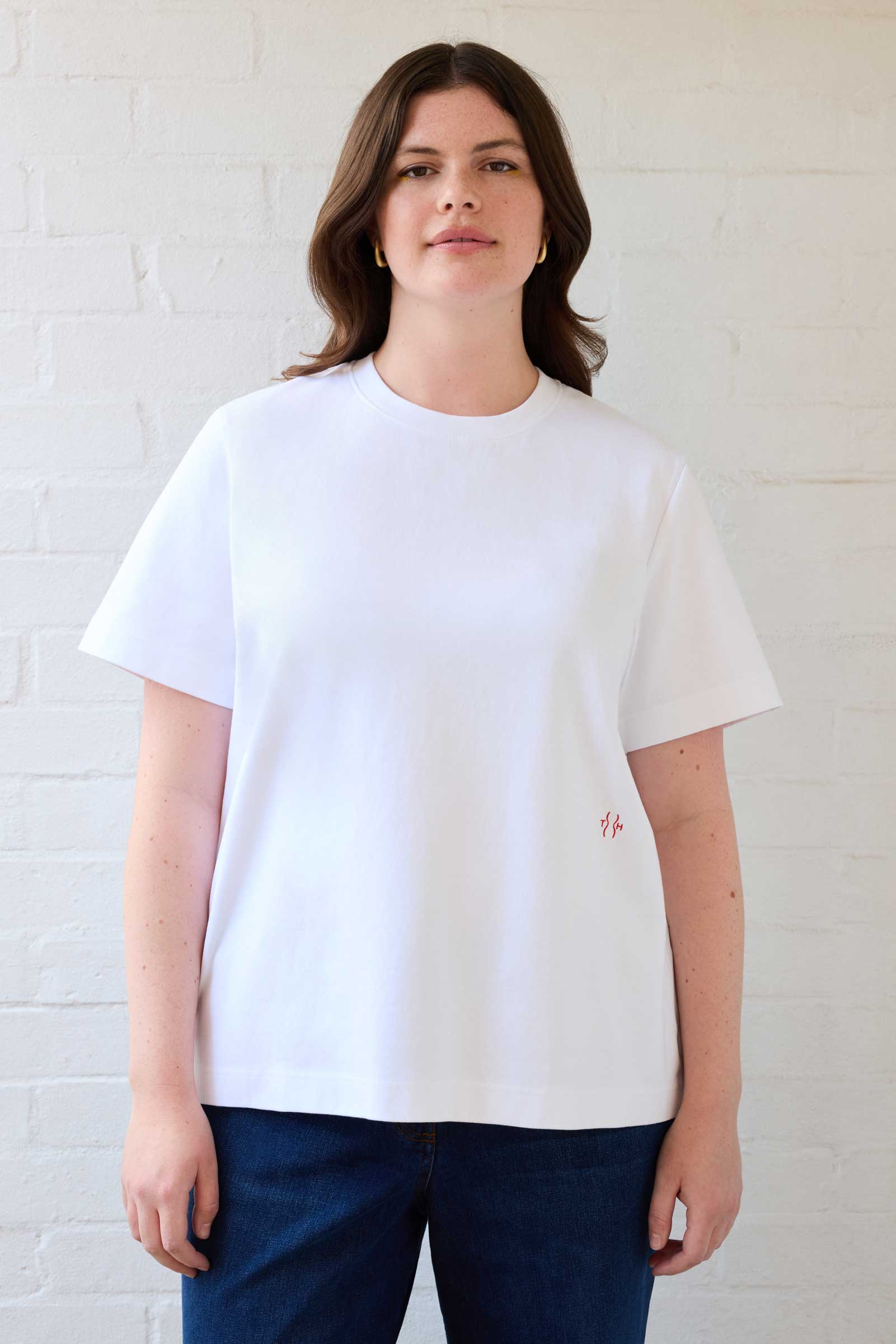 Model wearing white plus size organic cotton T-shirt styled with dark denim jeans by The Hour