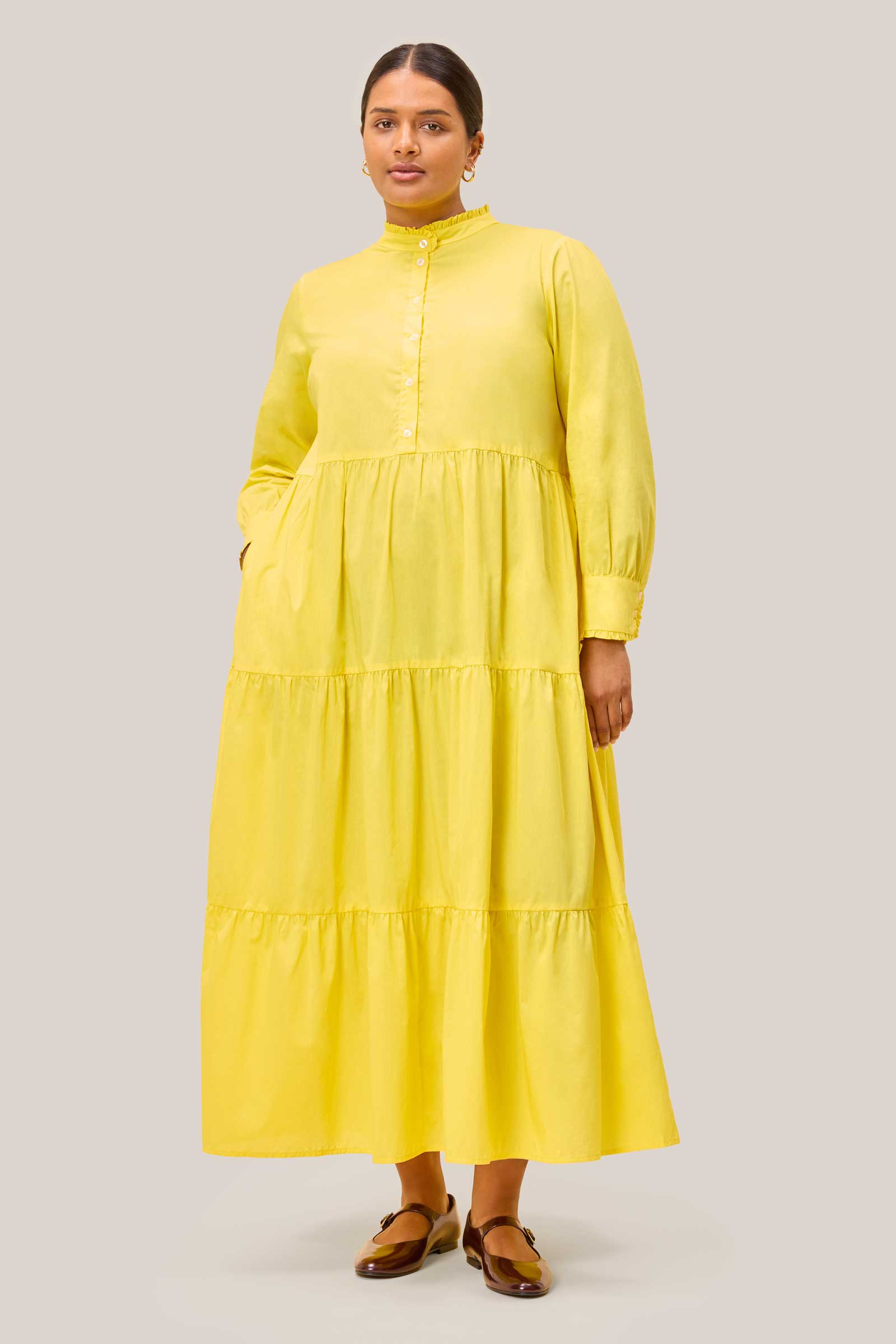 Model in solid yellow cotton maxi dress with relaxed silhouette Plus size, THE HOUR X LIBERTY
