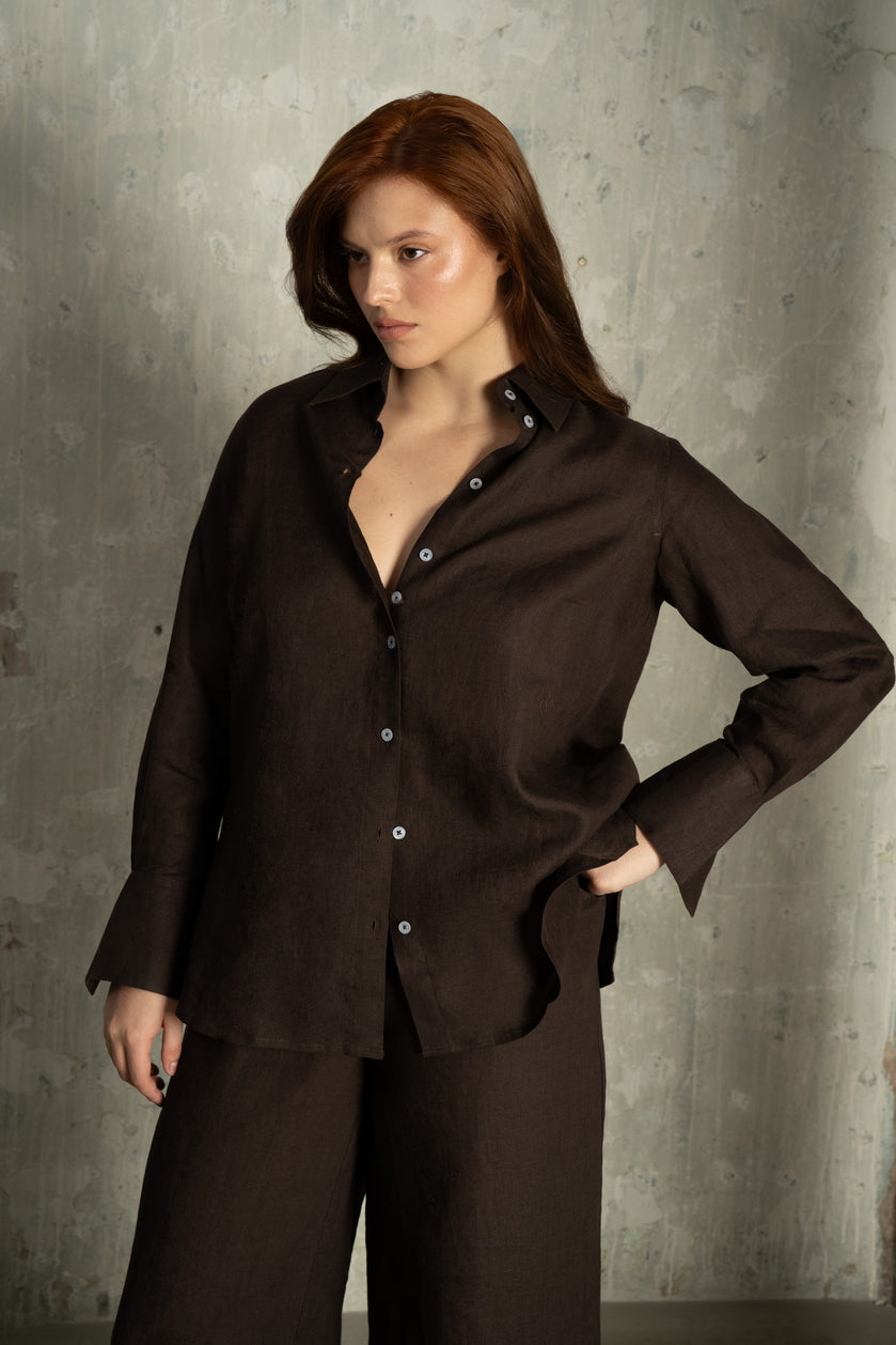 Curvy Model wearing THE HOUR Chocolate Brown Linen Shirt styled with matching wide-leg linen trousers.